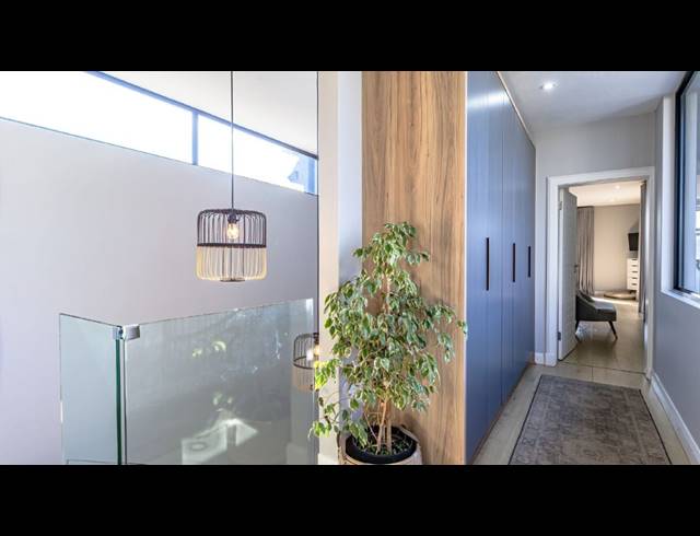 5 BEDROOM FREEHOLD FOR SALE IN MIDSTREAM HEIGHTS
